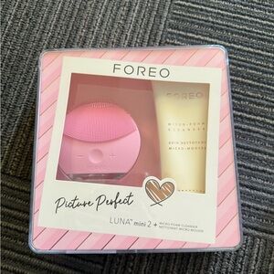 FOREO Pink LUNA mini 2 Facial Cleansing Set with Cleanser